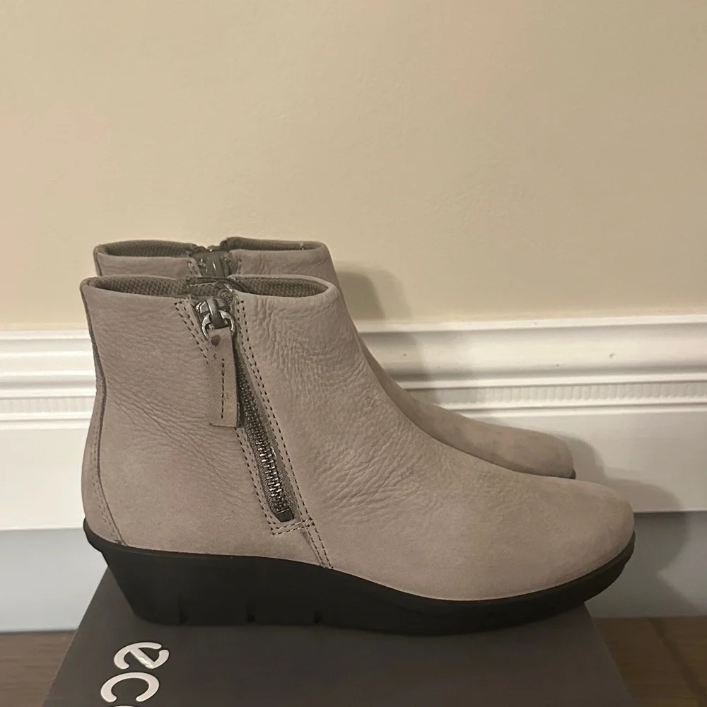 Ecco NWT Skyler Ankle Boots - Picture 4 of 10